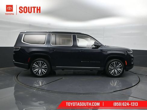Used 2022 Jeep Grand Wagoneer Series III AWD/4WD image 3