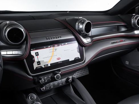 Used 2019 Ferrari GTC4Lusso AWD/4WD image 34