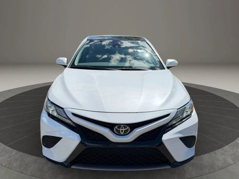 Used 2019 Toyota Camry XSE FWD image 9