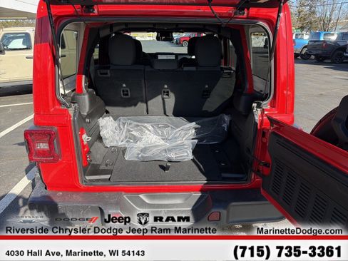 Used 2025 Jeep Wrangler Sahara w/ Safety Group image 35