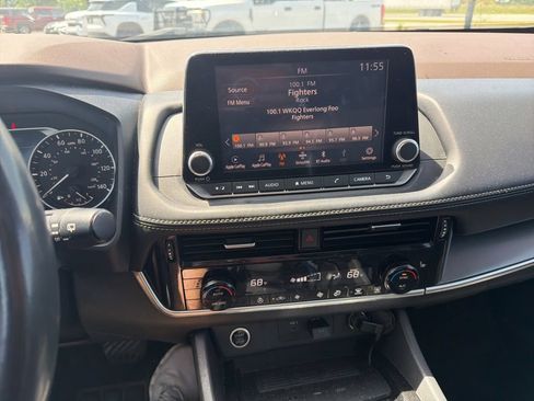 Used 2022 Nissan Rogue SV w/ SV Premium Package FWD image 10