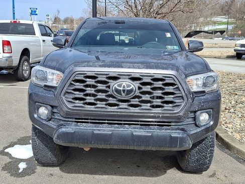 Used 2022 Toyota Tacoma TRD Off-Road w/ Technology Package image 2