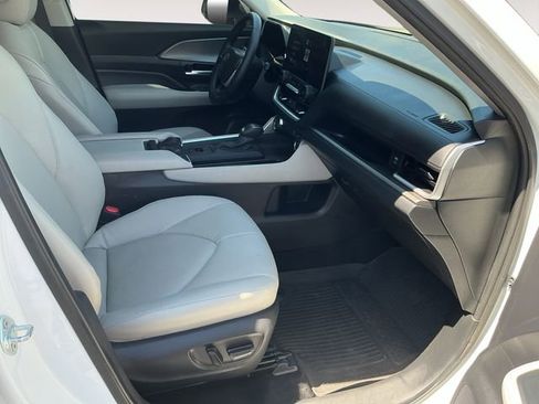 Certified 2024 Toyota Grand Highlander AWD image 15