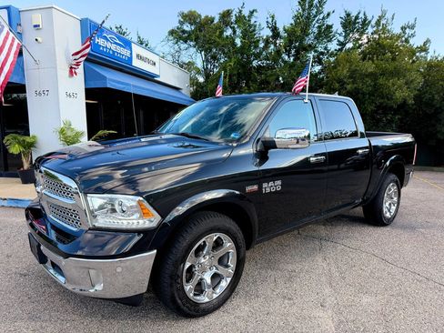 Used 2017 RAM 1500 Laramie w/ Convenience Group AWD/4WD image 18