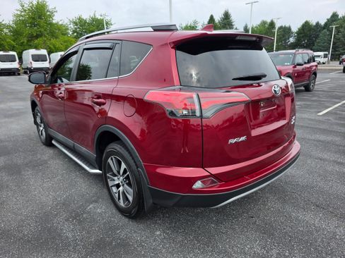 Used 2018 Toyota RAV4 XLE AWD/4WD image 3