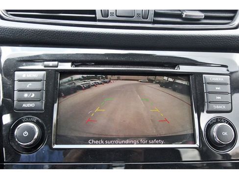 Used 2020 Nissan Rogue SV FWD image 25