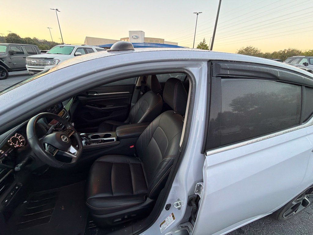Used 2024 Nissan Altima 2.5 SR w/ SR Premium Package FWD image 9