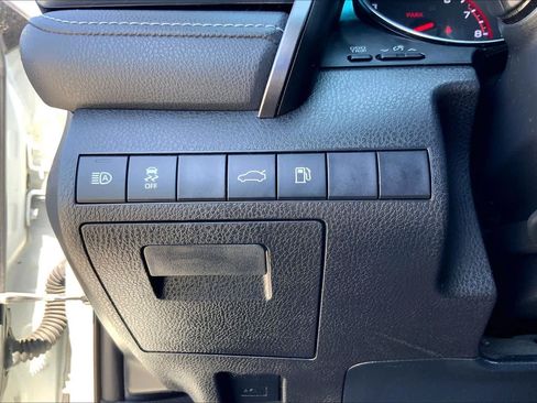 Used 2018 Toyota Camry XSE FWD image 33