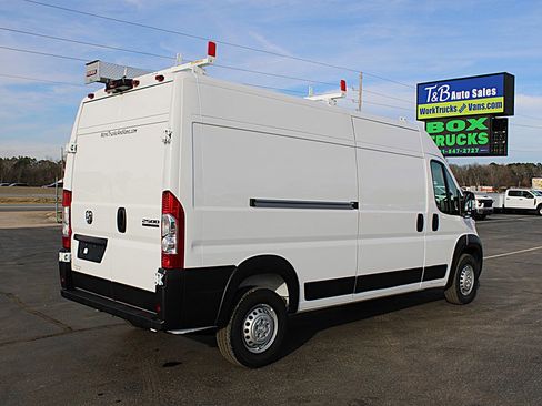Used 2024 RAM ProMaster 2500 w/ Convenience Group image 5