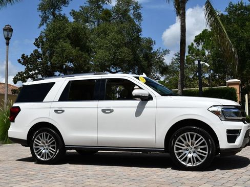 Used 2022 Ford Expedition Limited AWD/4WD image 8