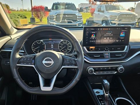 Used 2024 Nissan Altima 2.5 SR w/ SR Premium Package image 34