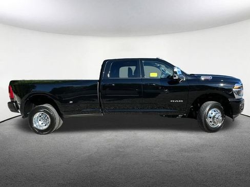 Used 2025 RAM 3500 Limited w/ Towing Technology Group AWD/4WD image 18