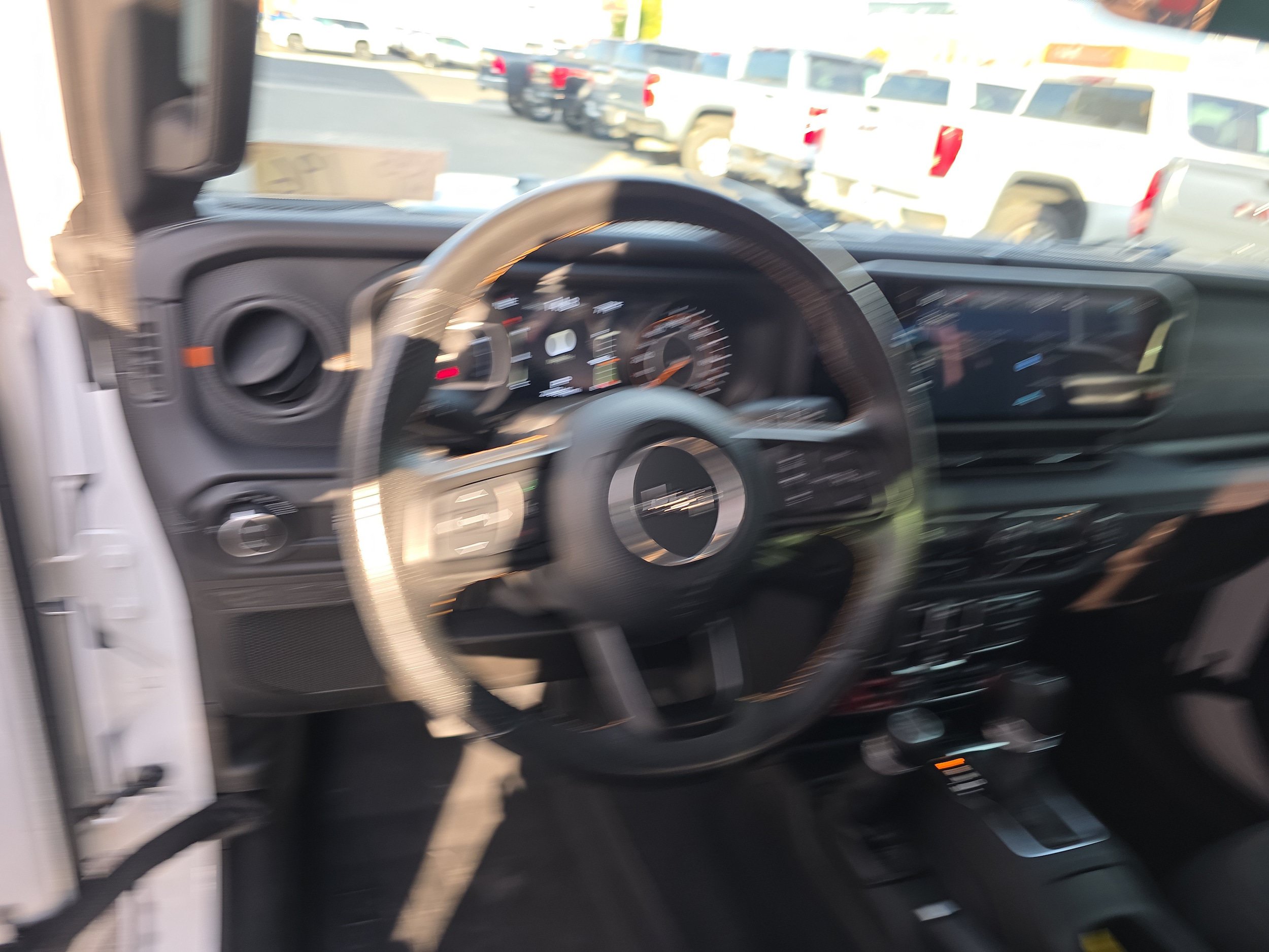 Used 2024 Jeep Gladiator Mojave w/ Technology Group AWD/4WD image 3