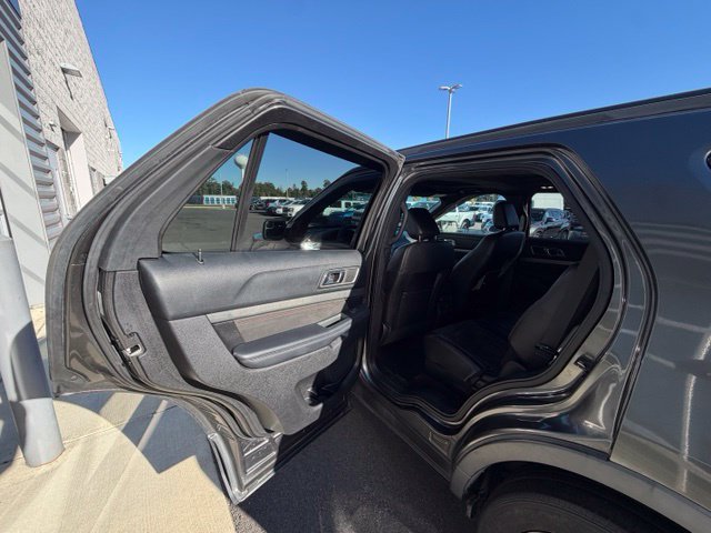 Used 2018 Ford Explorer XLT w/ Equipment Group 202A AWD/4WD image 11