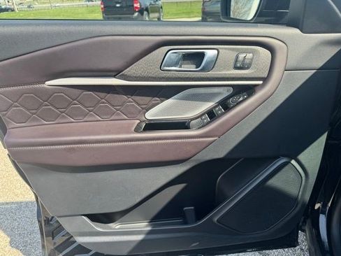 Used 2025 Ford Explorer Platinum w/ LUX Leather Package image 10