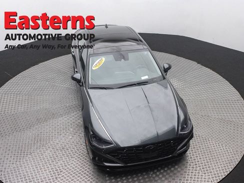 Used 2023 Hyundai Sonata Limited w/ Preferred Accessory Package FWD image 3