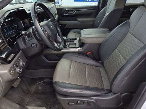 Used 2024 Chevrolet Silverado 1500 ZR2 w/ Technology Package image 32