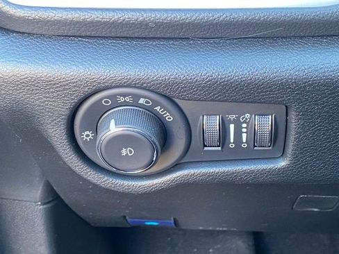 New 2026 Chrysler Pacifica Select w/ S Appearance Package FWD image 27