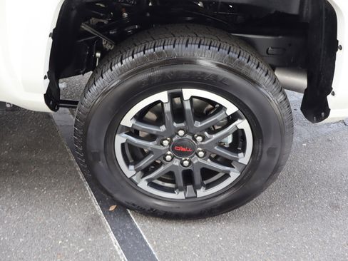 Used 2025 Toyota Tacoma TRD Sport image 42