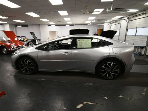 Used 2023 Toyota Prius Prime FWD image 5