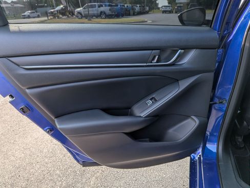 Used 2018 Honda Accord Sport image 18
