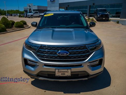 Used 2021 Ford Explorer XLT w/ Equipment Group 202A RWD image 2