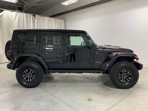 Used 2025 Jeep Wrangler Unlimited Rubicon AWD/4WD image 28