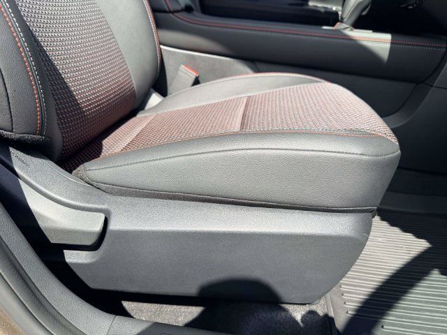 Used 2026 Nissan Kicks SR w/ Interior Electronics Package FWD image 9