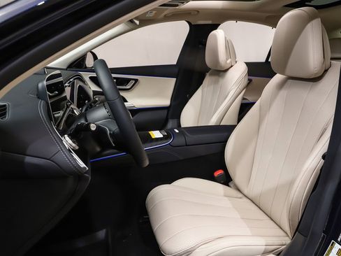 Used 2026 Mercedes-Benz E 350 4MATIC Sedan image 9