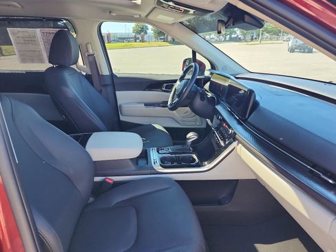 Used 2023 Kia Carnival SX Prestige image 6