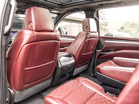 Used 2025 Cadillac Escalade ESV Premium Luxury w/ Touring Package AWD/4WD image 34