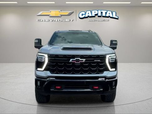 Used 2024 Chevrolet Silverado 2500 ZR2 w/ Technology Package AWD/4WD image 9