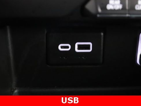 Used 2024 GMC Yukon SLE image 25