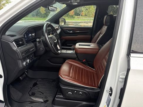 Used 2024 GMC Yukon Denali Ultimate AWD/4WD image 4