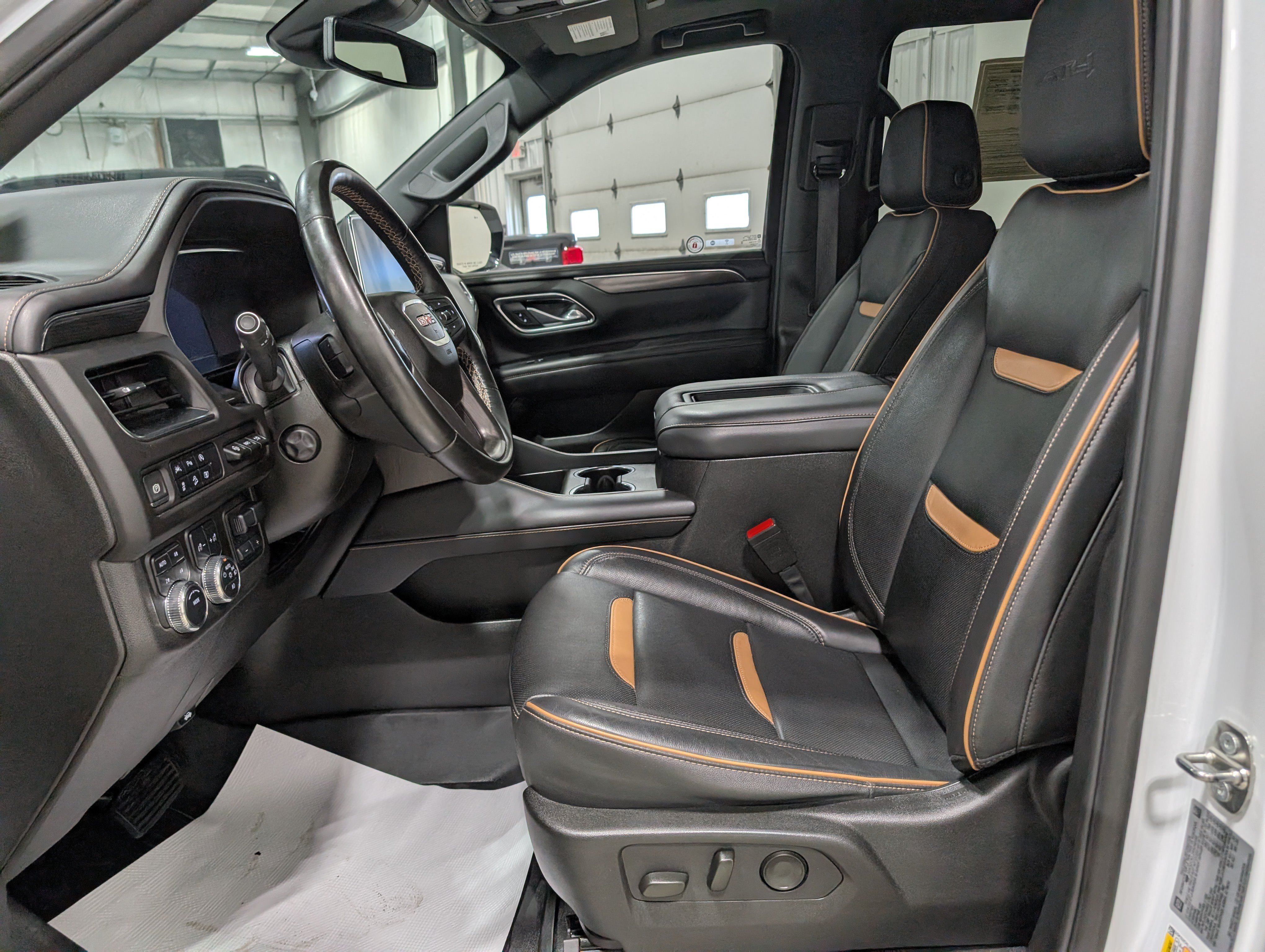 Used 2024 GMC Yukon AT4 w/ Technology Package AWD/4WD image 16