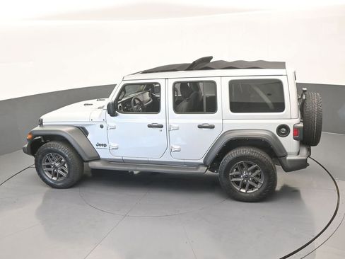 Used 2024 Jeep Wrangler Sport S AWD/4WD image 44