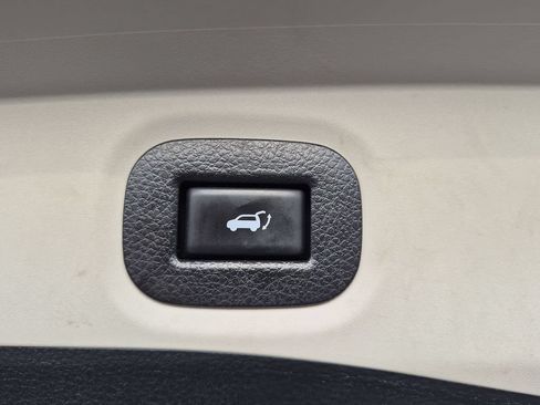 Used 2018 Nissan Rogue SV AWD/4WD image 25