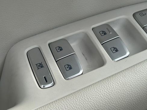 Used 2024 Genesis G70 2.5T image 21