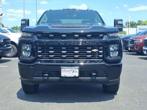 Used 2022 Chevrolet Silverado 2500 Custom w/ Custom Value Package AWD/4WD image 2