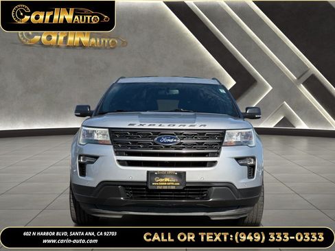 Used 2018 Ford Explorer XLT w/ Equipment Group 202A FWD image 2