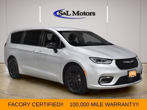 Certified 2024 Chrysler Pacifica Touring-L FWD image 1