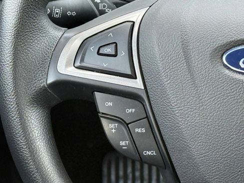 Used 2020 Ford Fusion SE FWD image 26