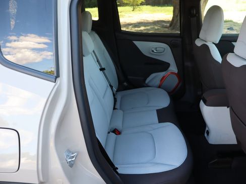 Used 2015 Jeep Renegade Latitude w/ Popular Equipment Group AWD/4WD image 21