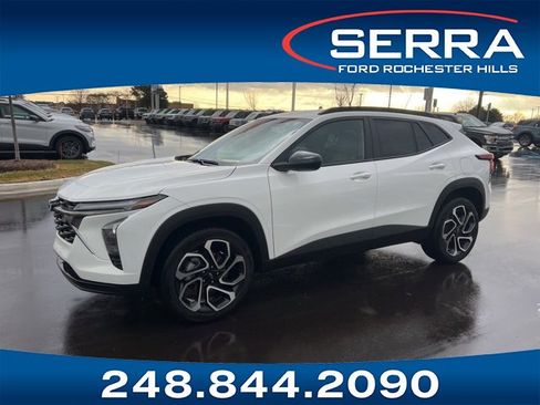 Used 2025 Chevrolet Trax RS w/ Driver Confidence Package image 1