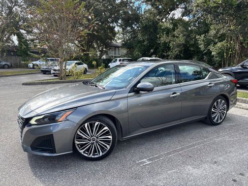Used 2023 Nissan Altima 2.5 SL image 3