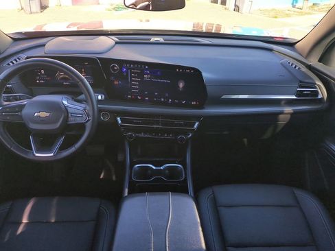 Used 2025 Chevrolet Traverse LT image 19