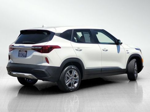 Used 2023 Kia Seltos LX AWD/4WD image 4