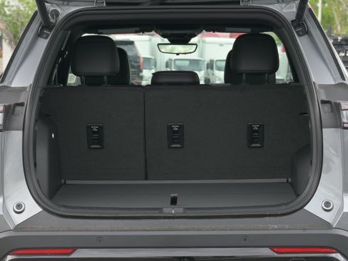New 2026 Chevrolet Equinox RS w/ Convenience Package III FWD image 36