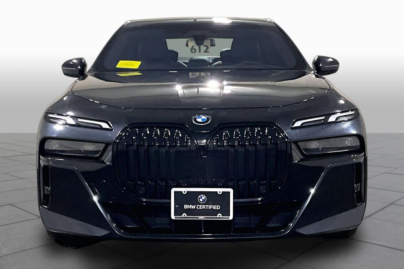 Used 2023 BMW i7 xDrive60 AWD/4WD image 3