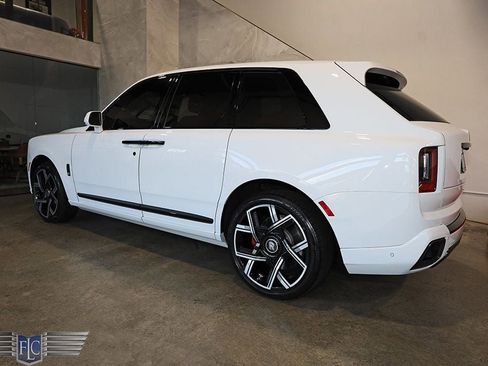 Used 2026 Rolls-Royce Cullinan Black Badge AWD/4WD image 5